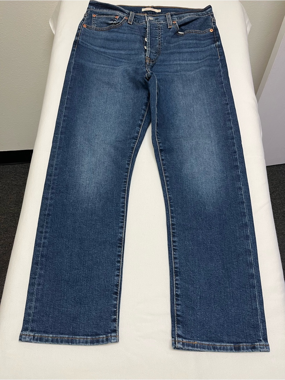Levi’s Women’s Pants Size 31 — New Condition